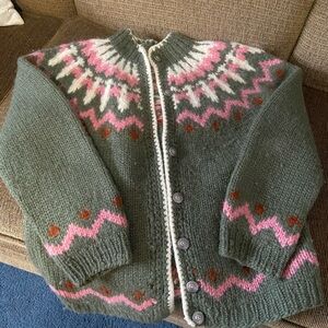 Vintage Handmade Icelandic wool Cardigan with Pink and White Pattern.